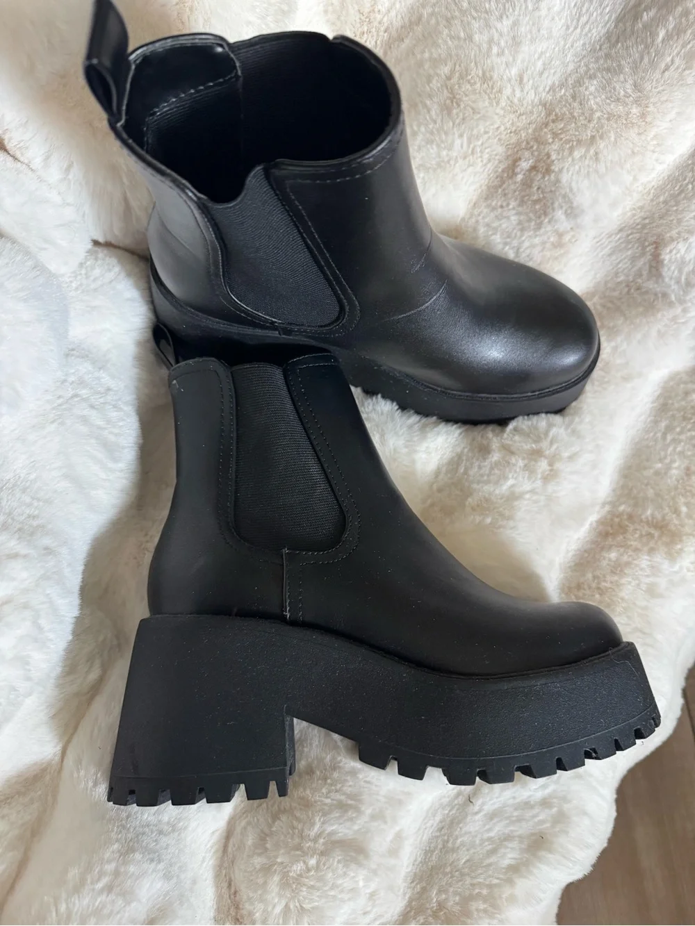 Soda Black Chunky Chelsea Platform Boots